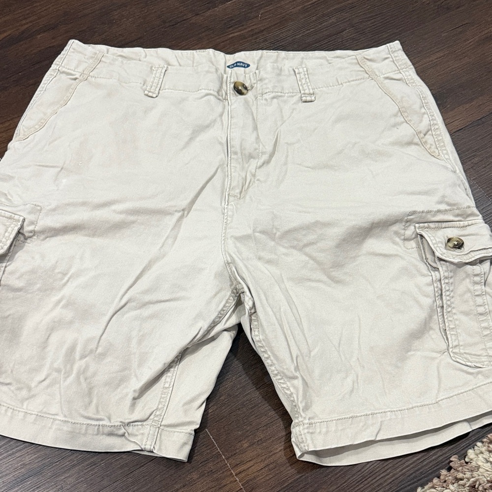 Men’s Old Navy Light Khaki Cargo Shorts